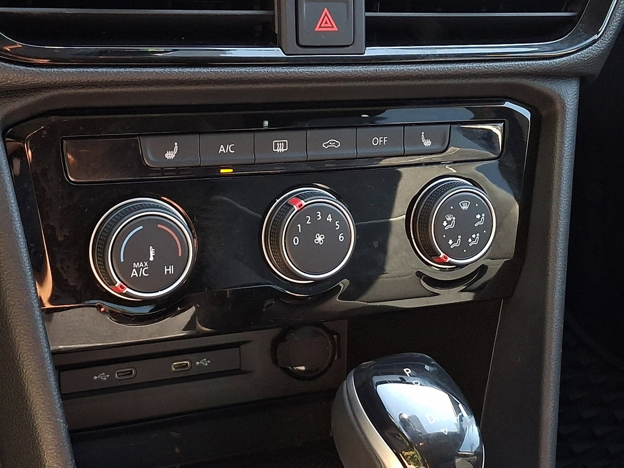 Certified 2023 Volkswagen Taos SE FWD image 15