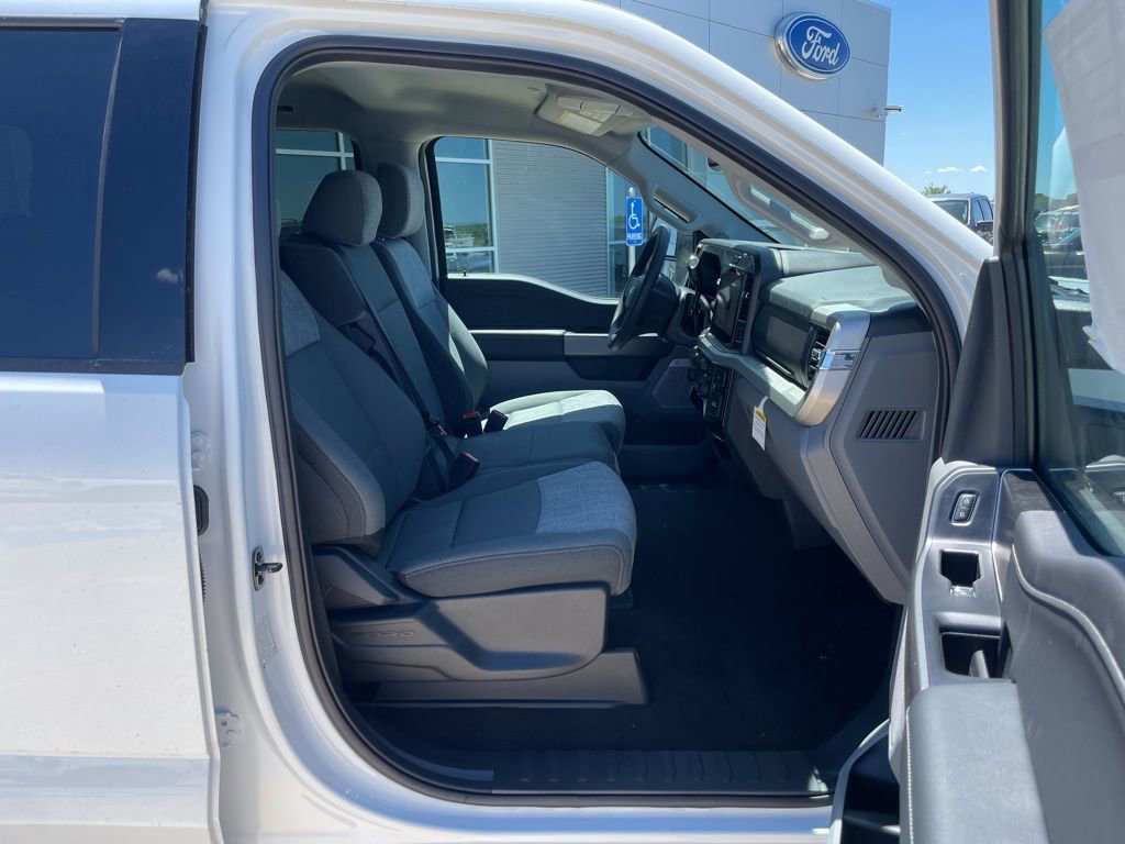 New 2025 Ford F250 XLT w/ Black Appearance Package image 27