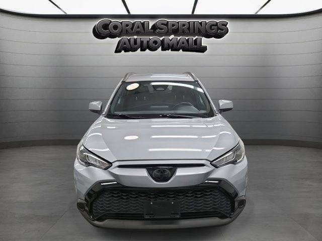 Used 2024 Toyota Corolla Cross SE image 2