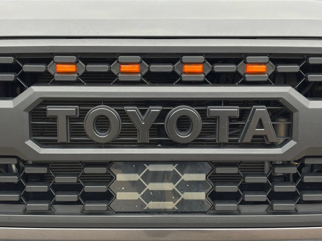 Used 2022 Toyota Tacoma TRD Off-Road w/ Technology Package AWD/4WD image 32