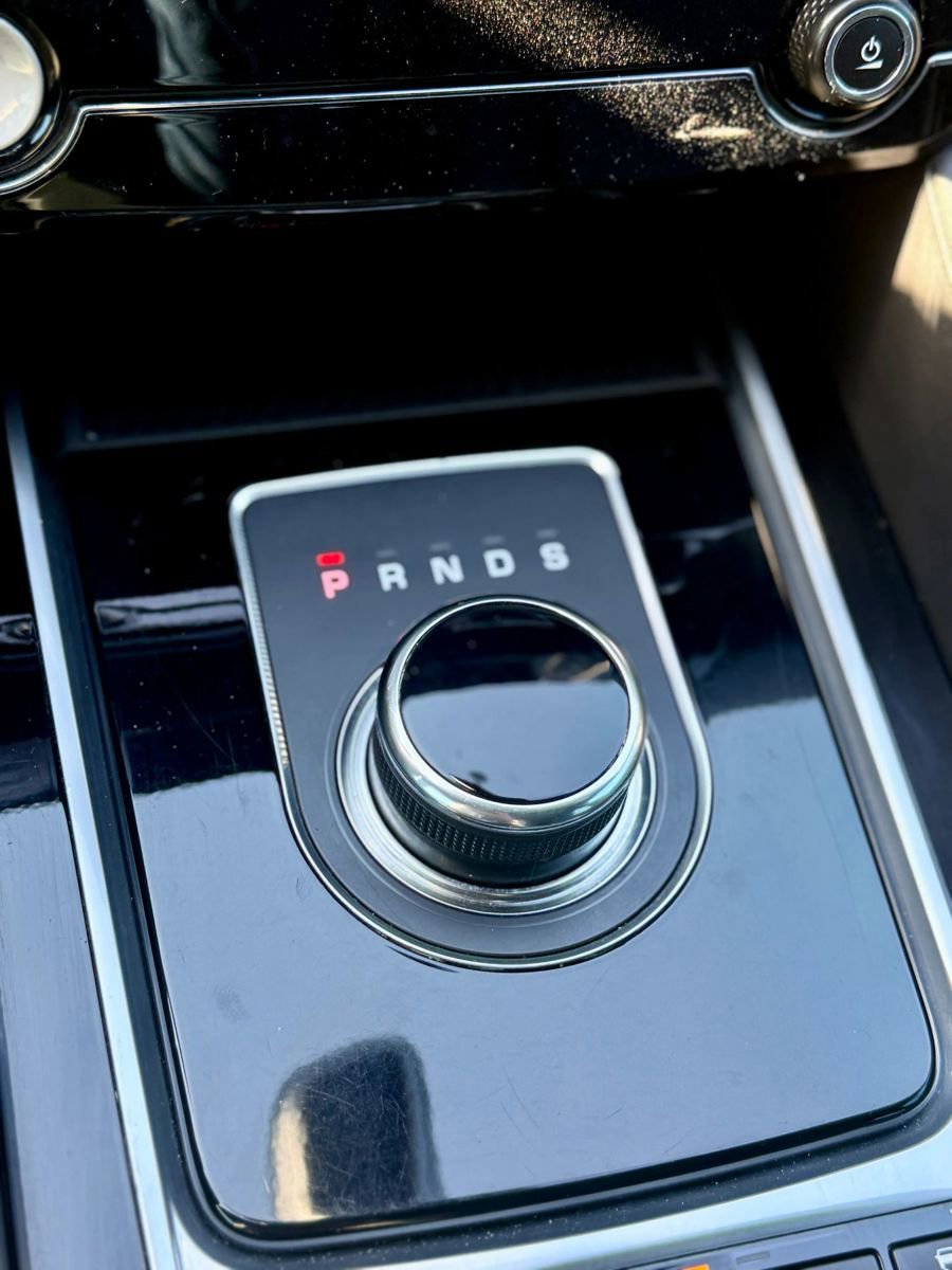 Used 2018 Jaguar F-PACE Premium image 40