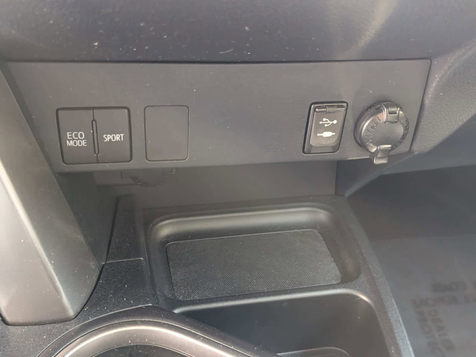 Used 2016 Toyota RAV4 LE AWD/4WD image 20