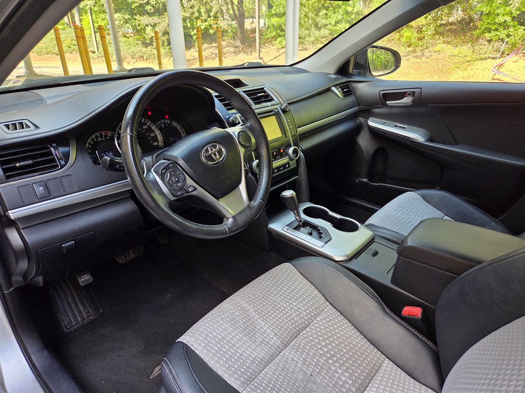 Used 2012 Toyota Camry SE FWD image 26