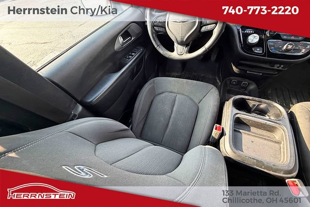 Used 2018 Chrysler Pacifica Touring Plus w/ S Appearance Package FWD image 13