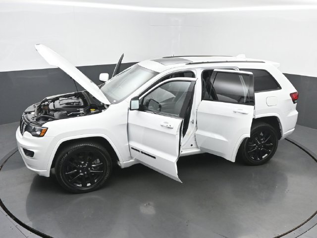 Used 2019 Jeep Grand Cherokee Altitude AWD/4WD image 65