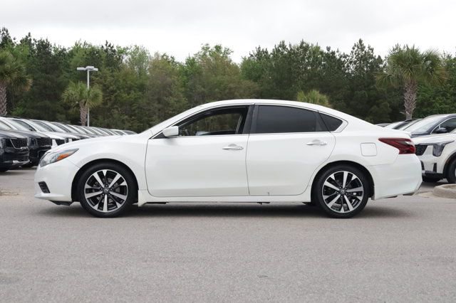 Used 2017 Nissan Altima 2.5 SR w/ Interior Lighting Package image 1