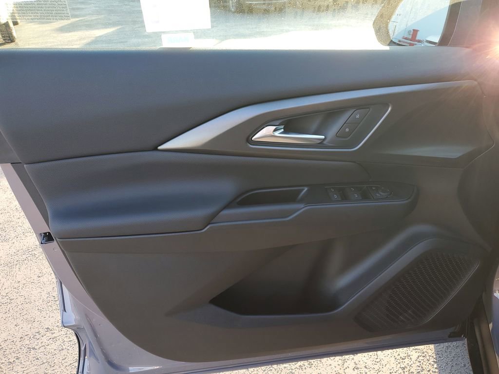 New 2026 Chevrolet Equinox EV LT image 19