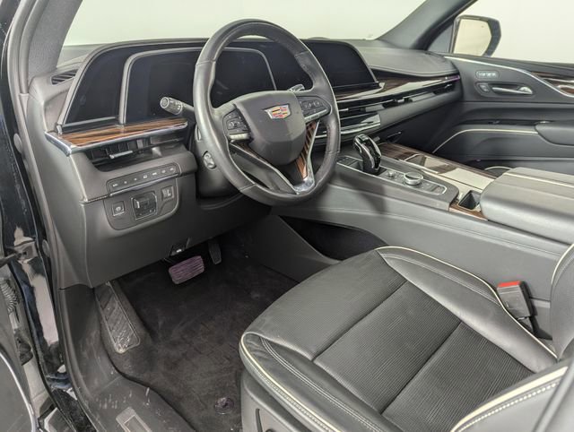 Used 2023 Cadillac Escalade Premium Luxury image 11
