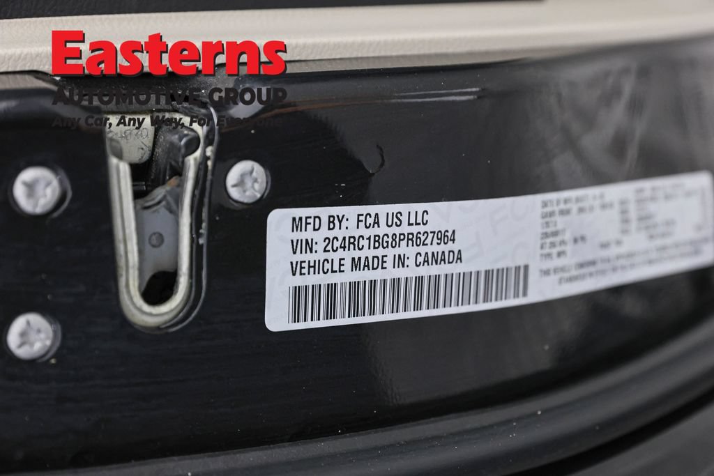 Used 2023 Chrysler Pacifica Touring-L FWD image 36