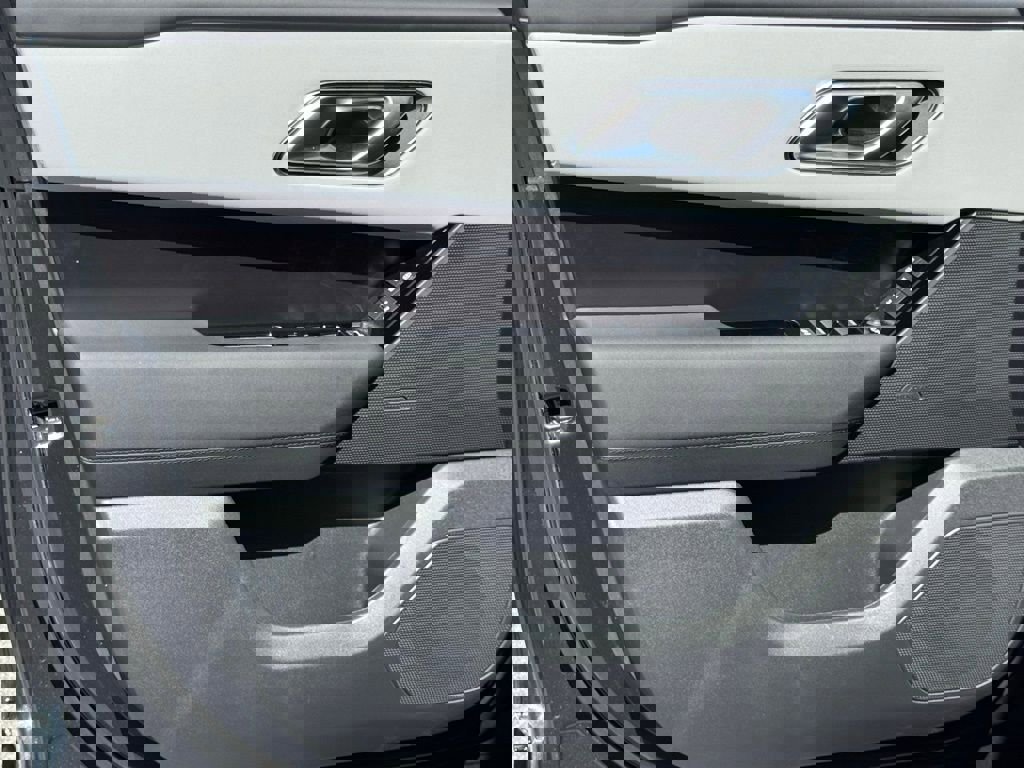 Used 2026 Land Rover Range Rover Velar Dynamic SE image 16