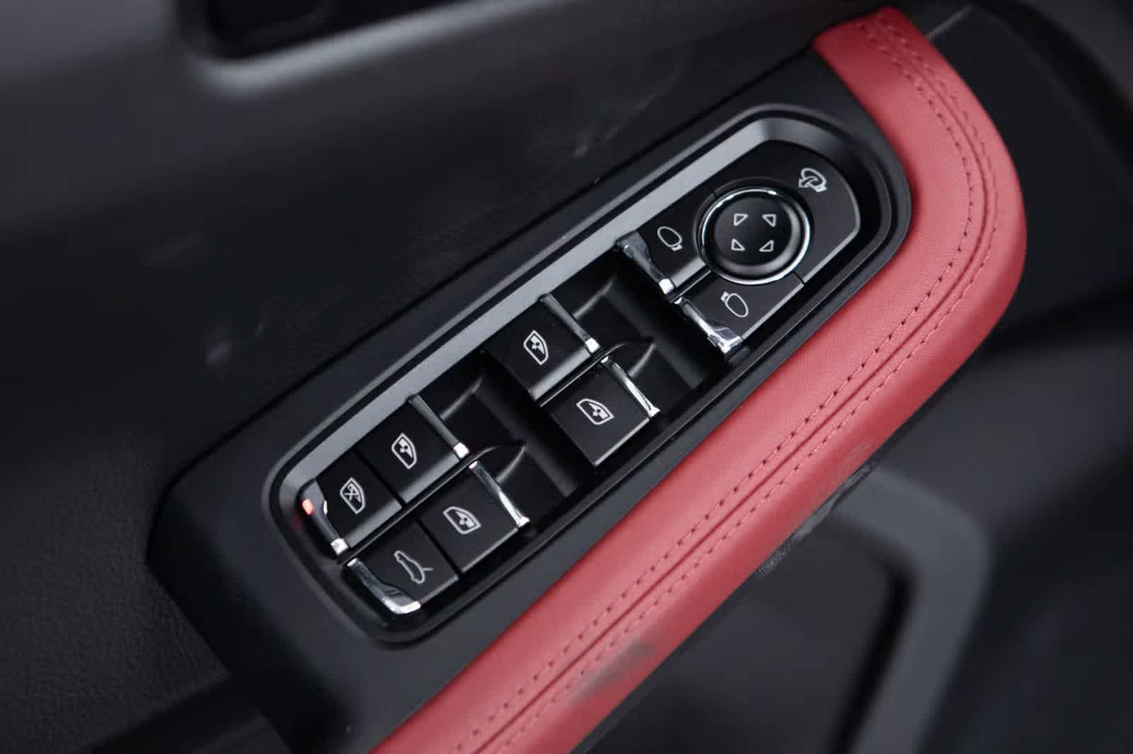 Certified 2026 Porsche Macan AWD/4WD image 26