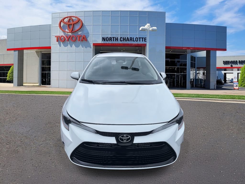 Used 2025 Toyota Corolla LE image 4