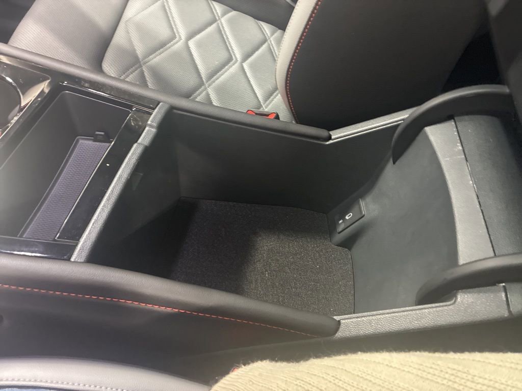 Used 2025 Volkswagen Atlas Peak Edition SE image 16