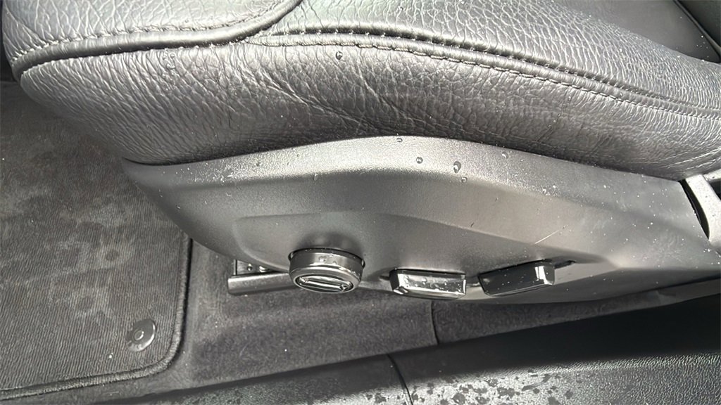 Certified 2025 Volvo XC60 B5 Plus image 24