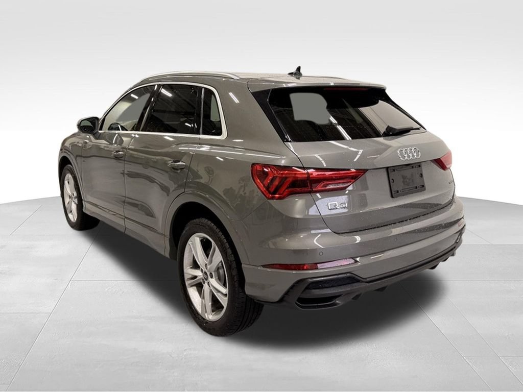 Used 2024 Audi Q3 2.0T Premium w/ Convenience Package AWD/4WD image 3