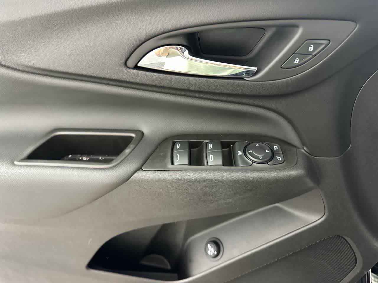 Used 2024 Chevrolet Equinox LT FWD image 11