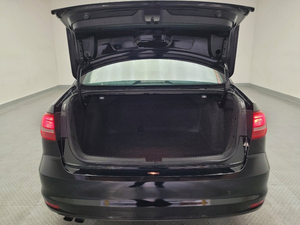 Used 2015 Volkswagen Jetta SE FWD image 29