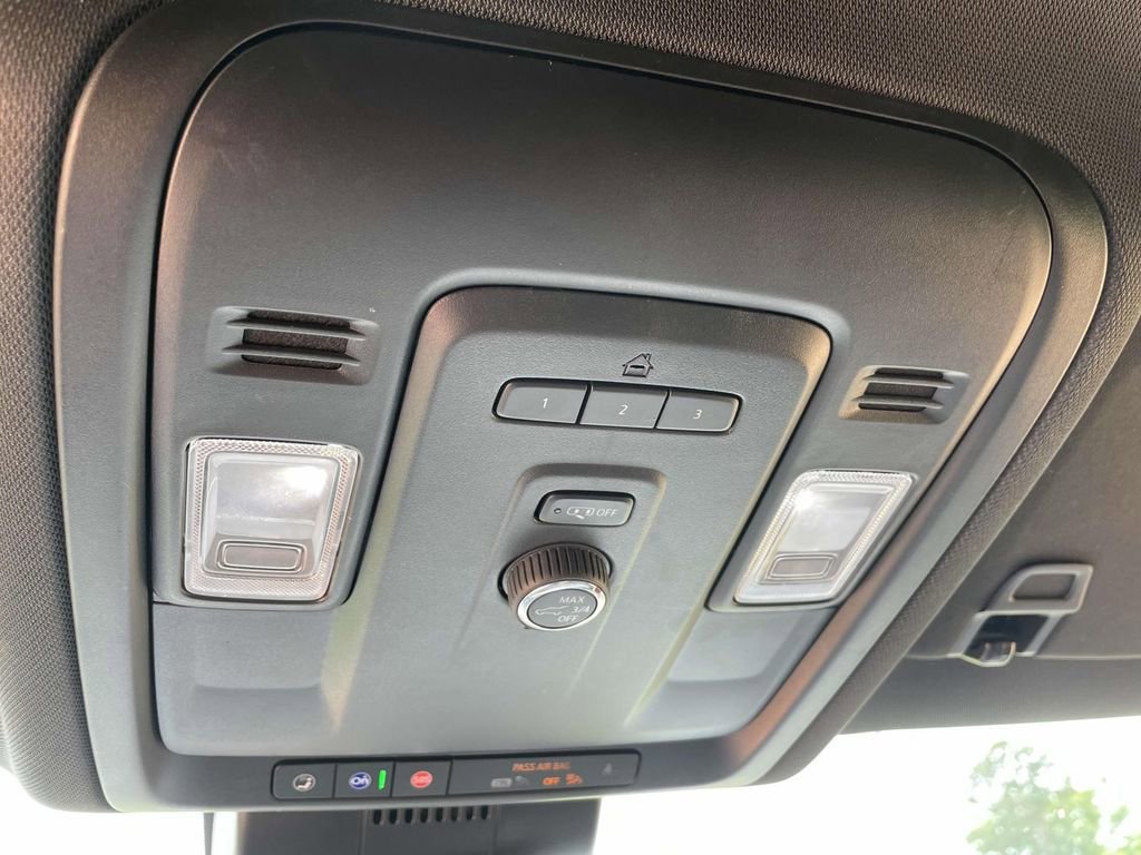 Used 2023 Chevrolet Suburban LT image 30