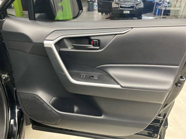 Used 2021 Toyota RAV4 LE image 26