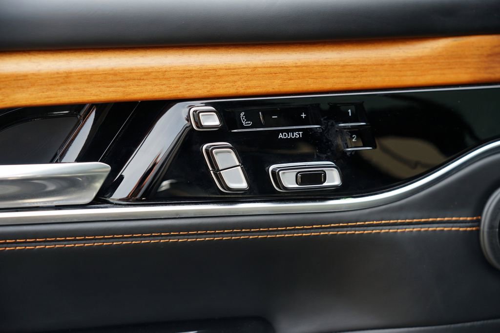 Used 2022 Jeep Grand Wagoneer Series III image 17