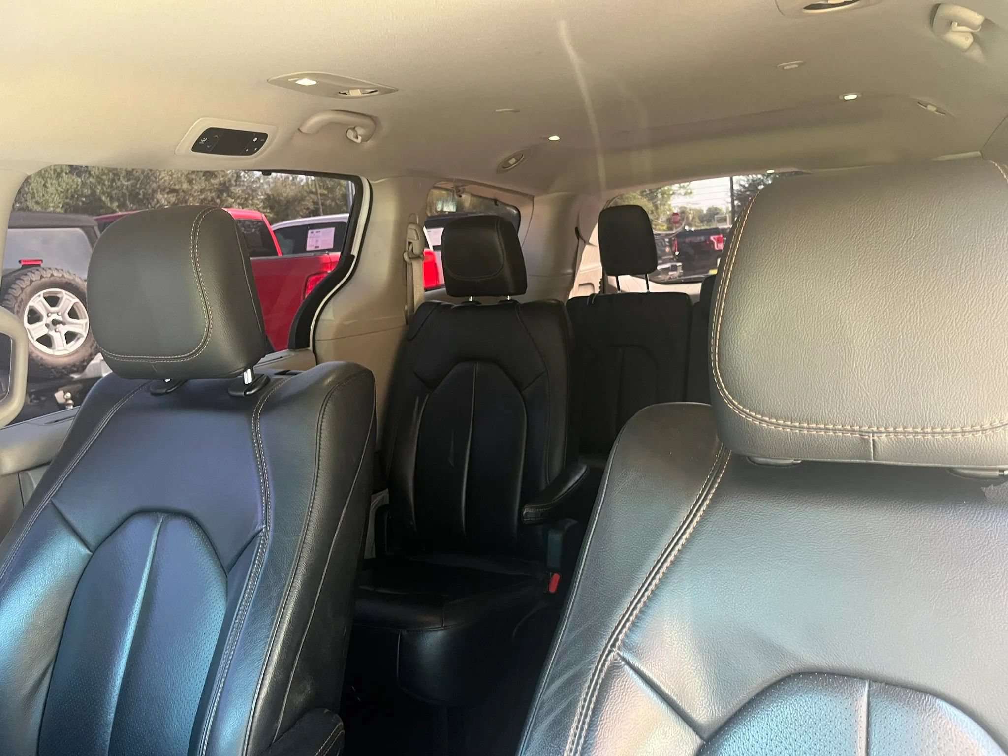 Used 2018 Chrysler Pacifica Touring-L Plus FWD image 12