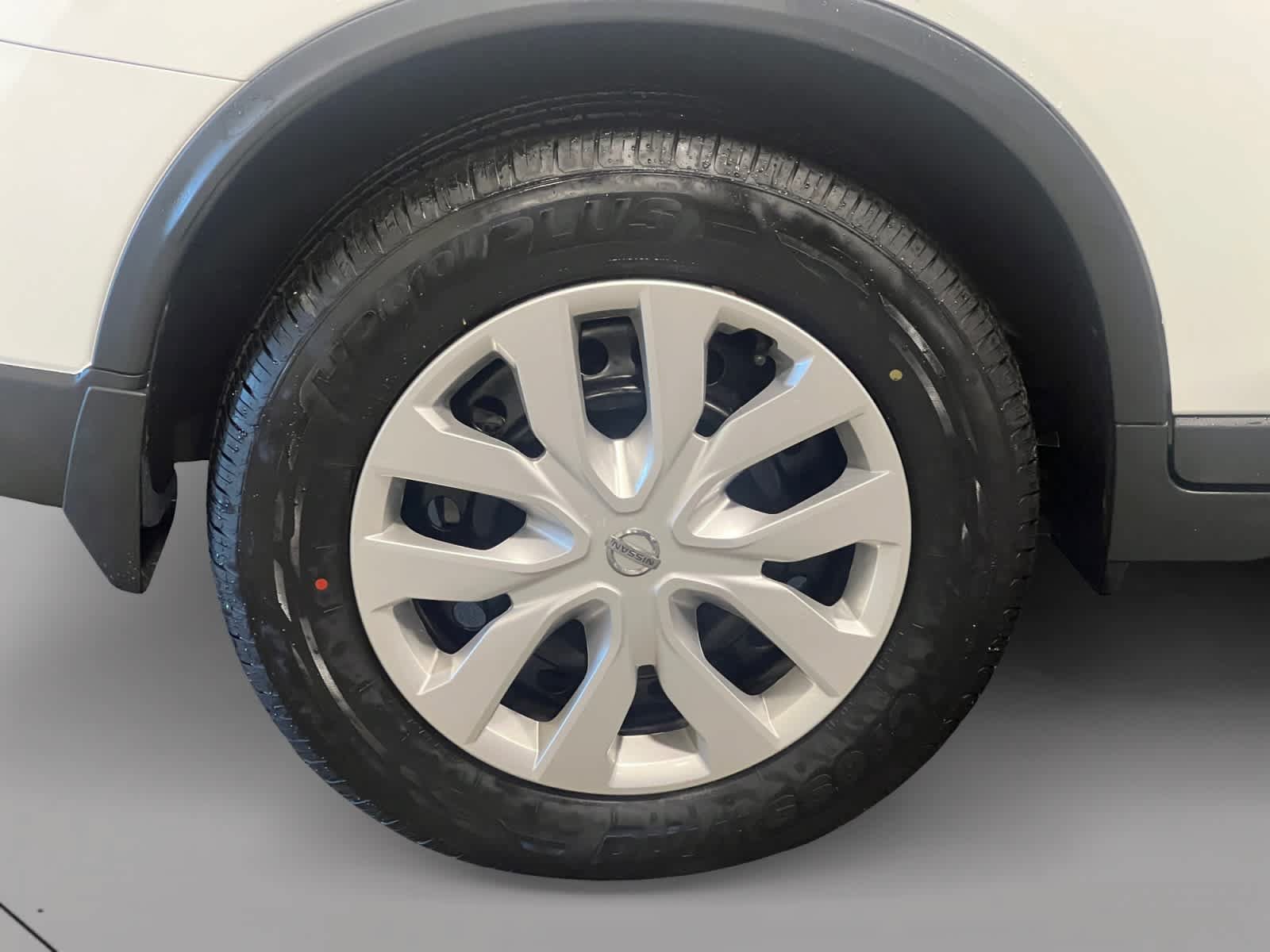 Used 2018 Nissan Rogue S AWD/4WD image 18