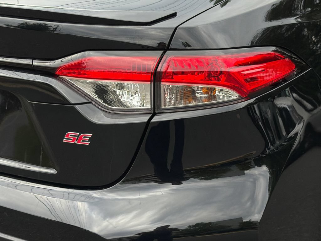 Used 2025 Toyota Corolla SE FWD image 5