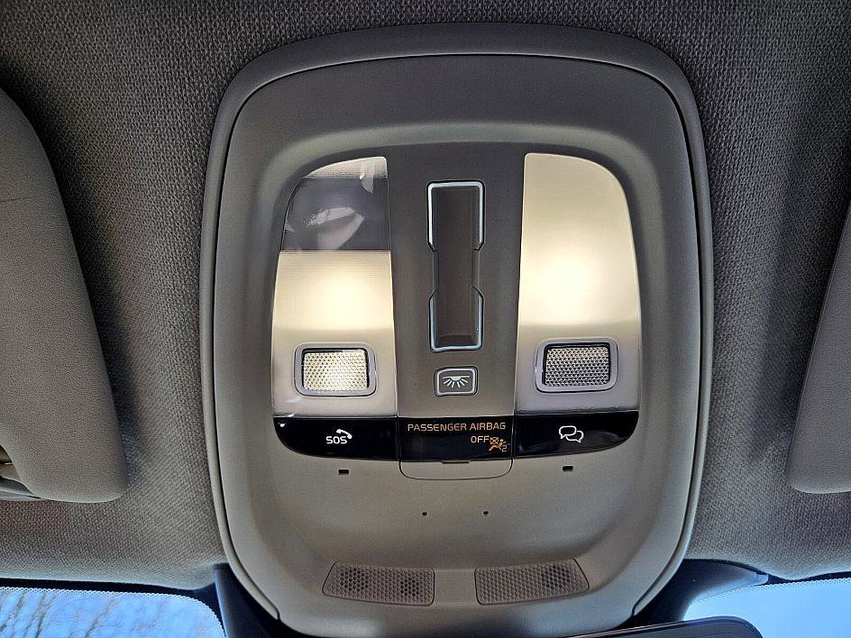 Used 2024 Volvo XC40 B5 Plus w/ Climate Package image 23