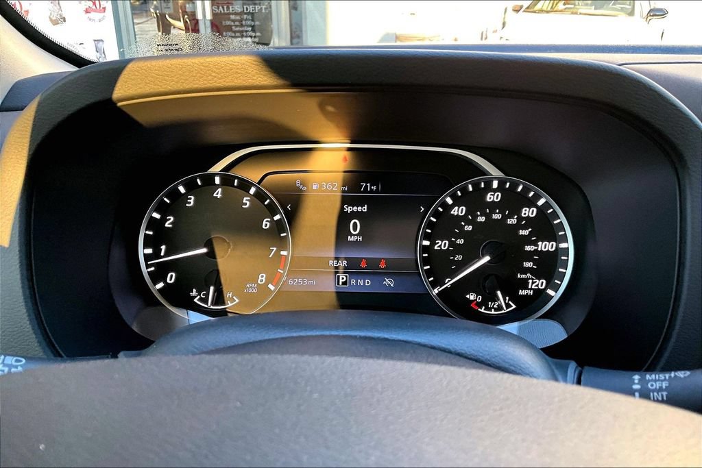 Used 2025 Nissan Frontier SV RWD image 2