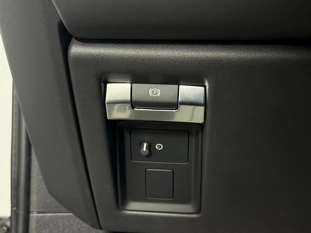 New 2025 Land Rover Defender 110 V8 AWD/4WD image 42
