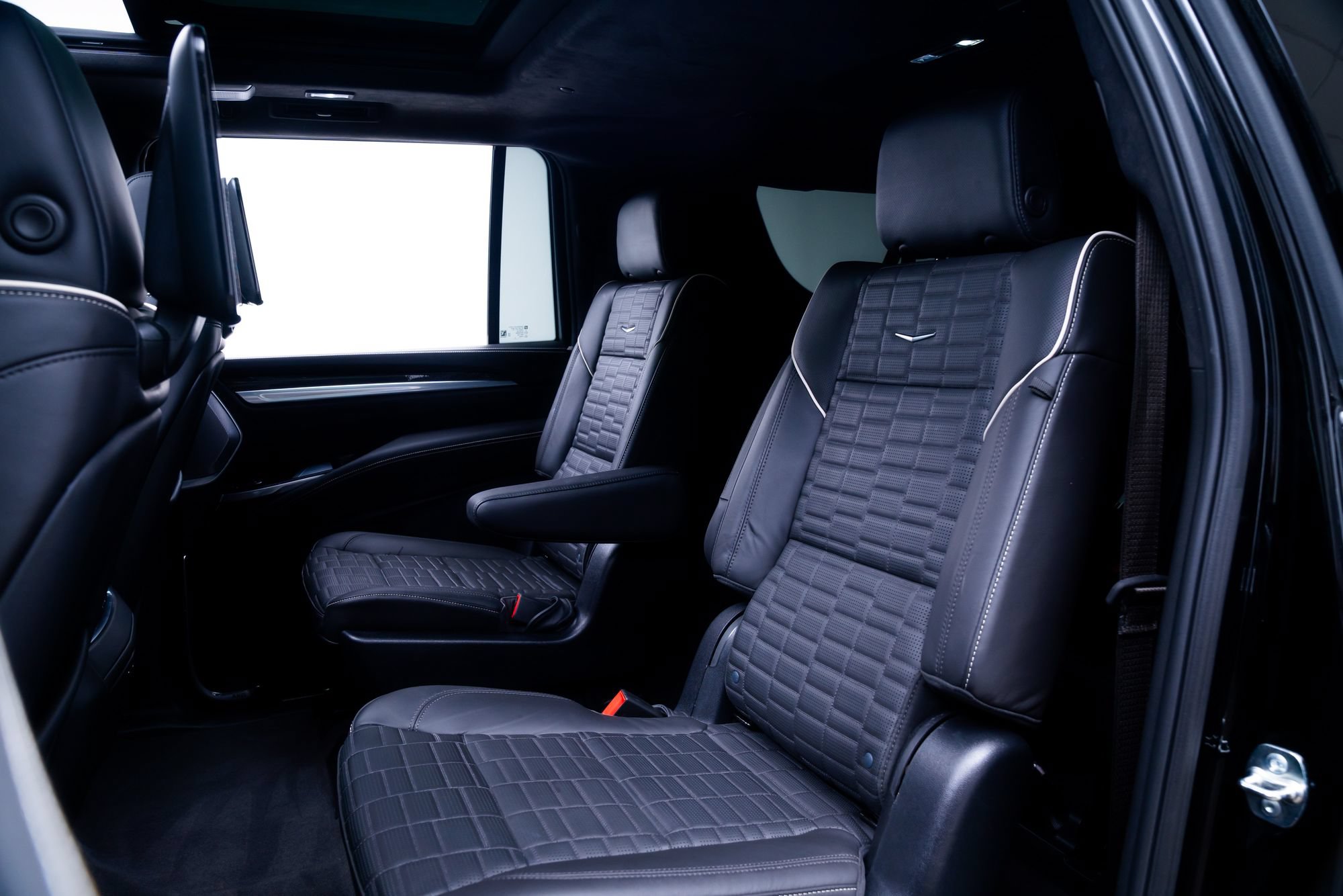 Used 2025 Cadillac Escalade ESV V AWD/4WD image 21