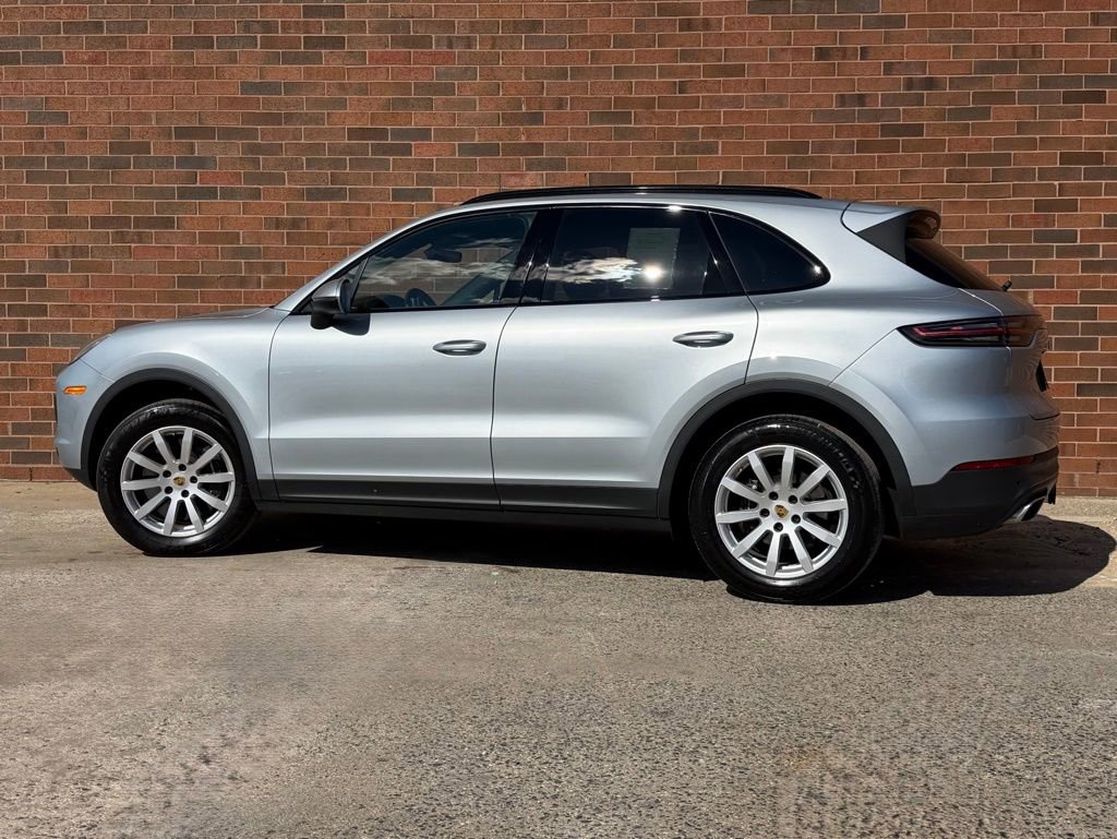 Certified 2023 Porsche Cayenne w/ Premium Package AWD/4WD image 3