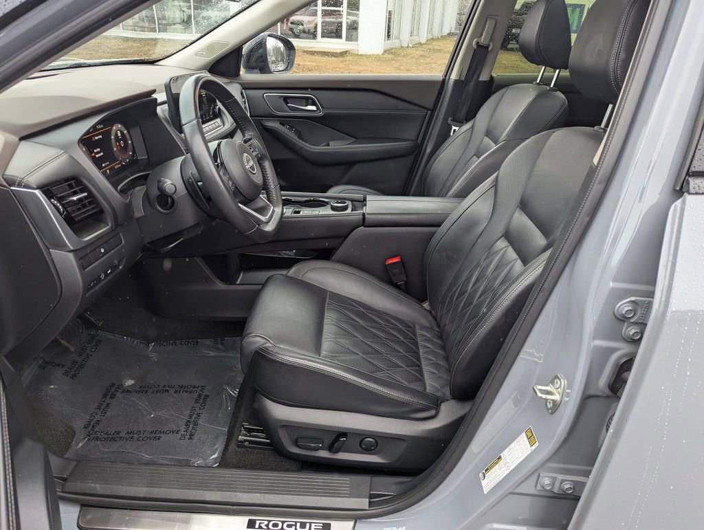 Used 2023 Nissan Rogue Platinum image 16