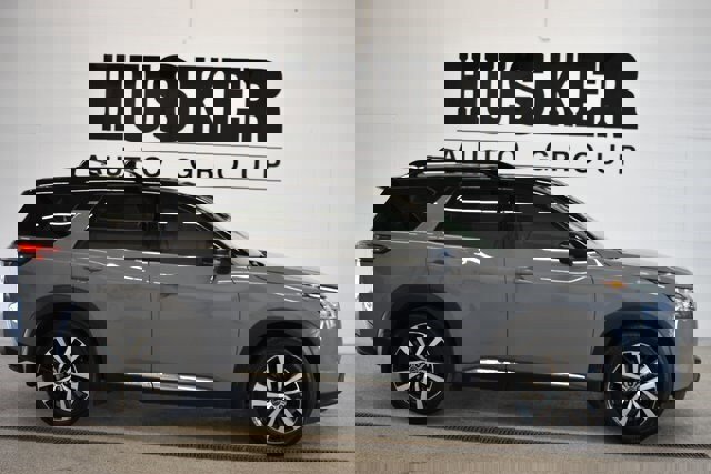 Used 2024 Nissan Pathfinder Platinum w/ Cargo Package image 2