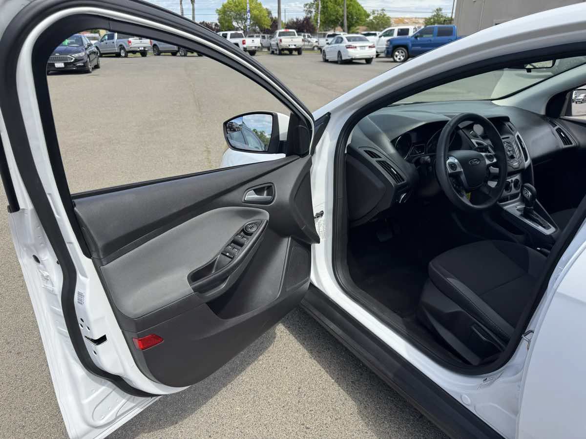 Used 2013 Ford Focus SE FWD image 21