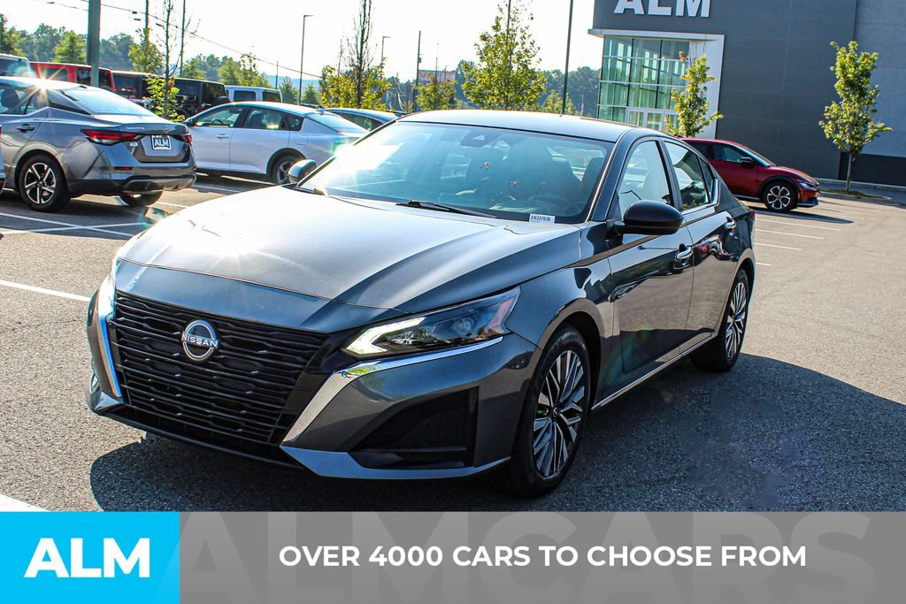 Used 2025 Nissan Altima 2.5 SV FWD image 3