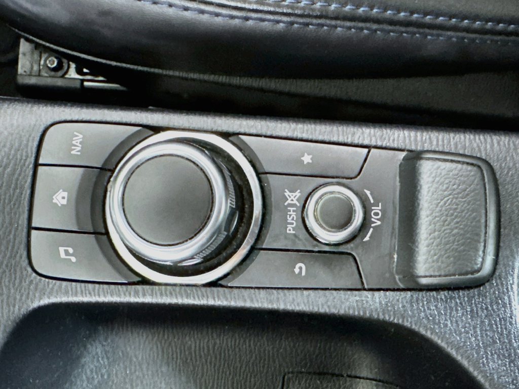 Used 2019 Toyota Yaris XLE FWD image 16