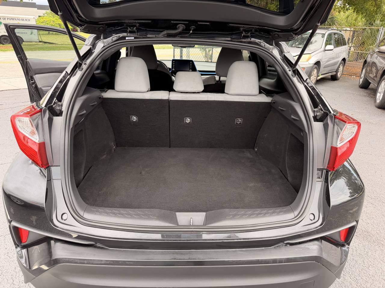 Used 2019 Toyota C-HR XLE FWD image 8