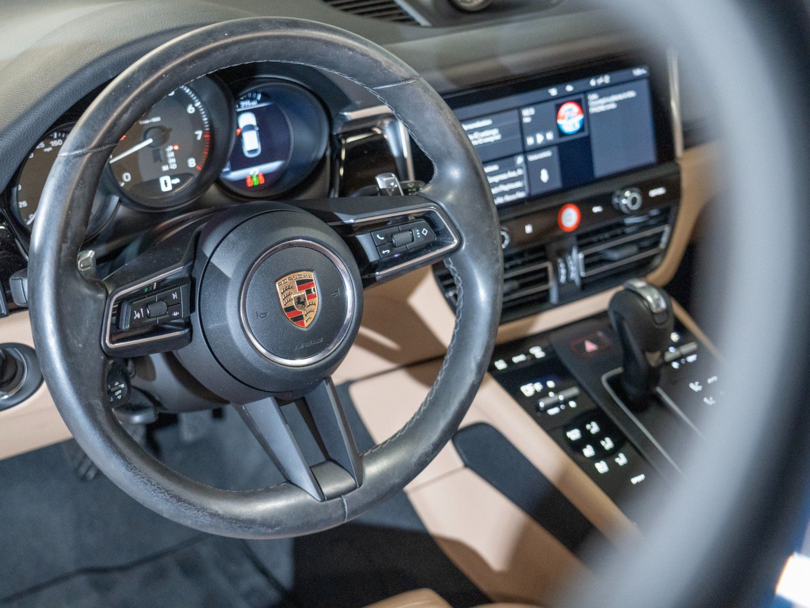 Certified 2023 Porsche Macan AWD/4WD image 15