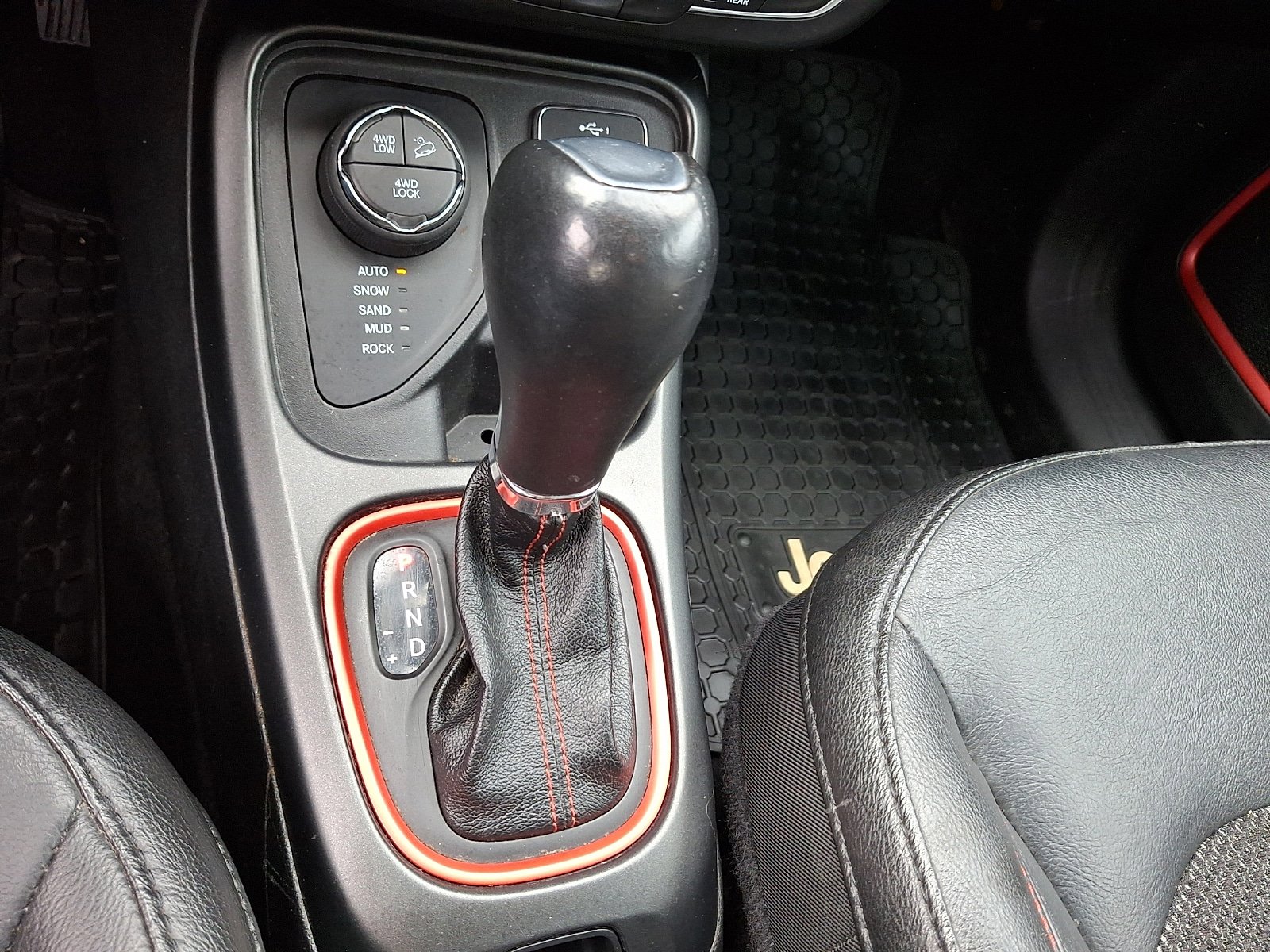 Used 2020 Jeep Compass Trailhawk image 15