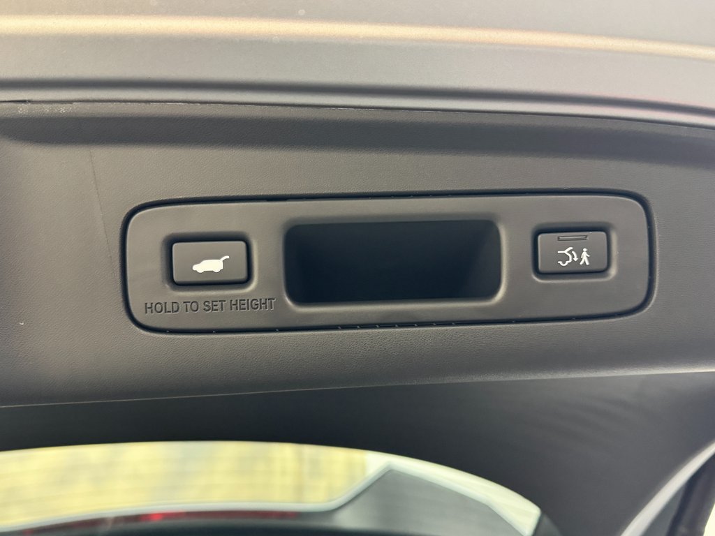 Used 2025 Acura ADX AWD image 36