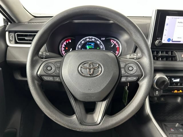 Used 2023 Toyota RAV4 LE AWD/4WD image 3