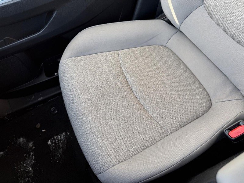 Used 2025 Toyota Sienna LE image 27