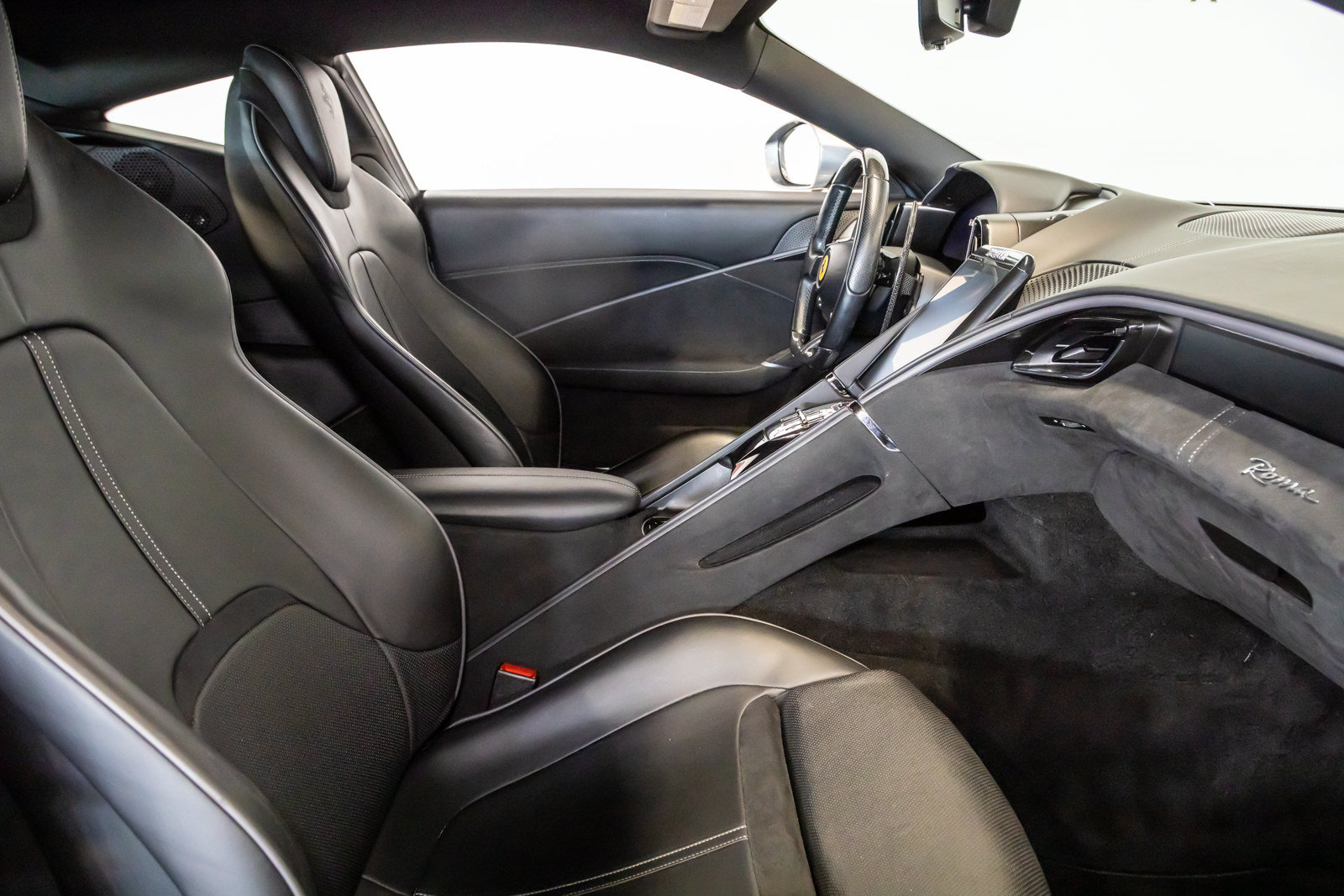 Used 2021 Ferrari Roma RWD image 32