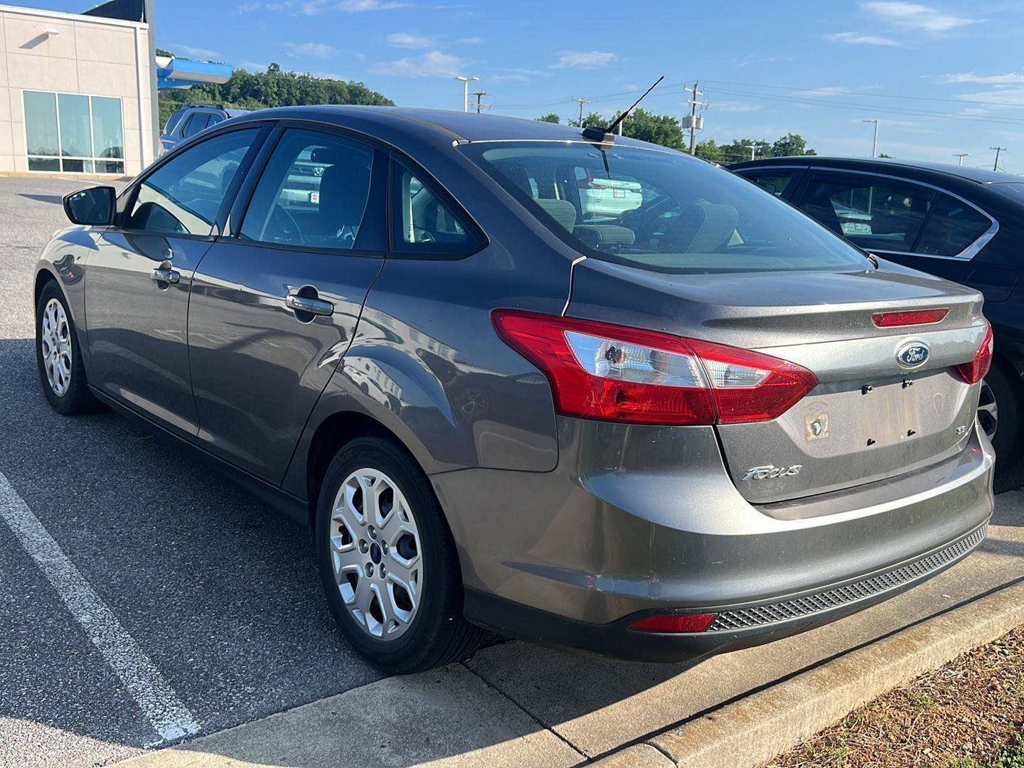 Used 2012 Ford Focus SE FWD image 3