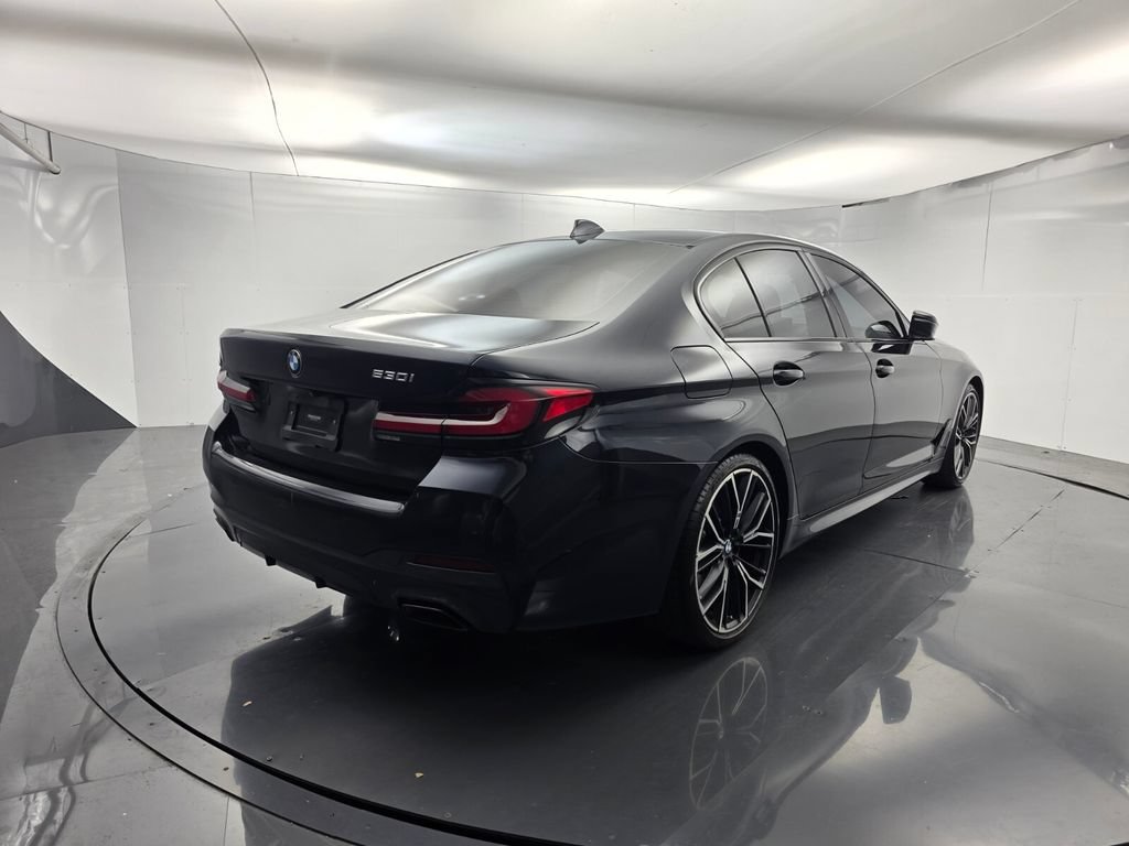 Used 2021 BMW 530i w/ M Sport Package RWD image 4