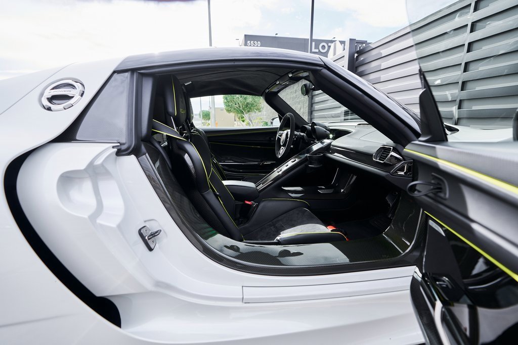 Used 2015 Porsche 918 Spyder image 43