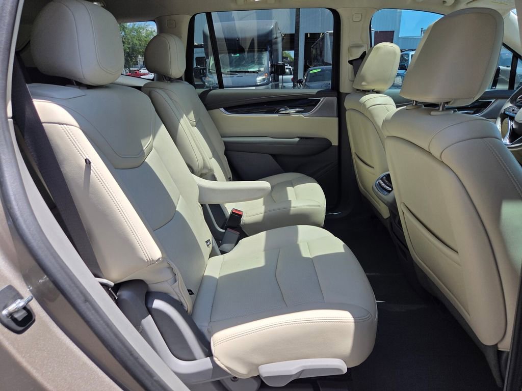 Used 2023 Cadillac XT6 Premium Luxury w/ Technology Package FWD image 21