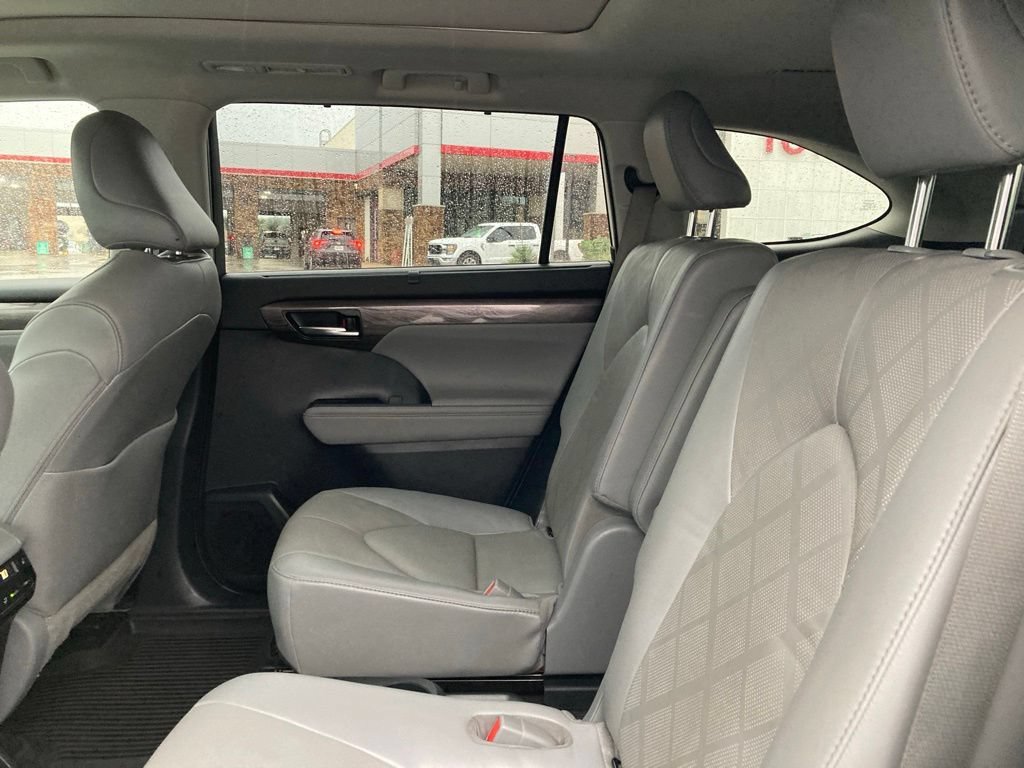 Used 2021 Toyota Highlander Platinum AWD/4WD image 11