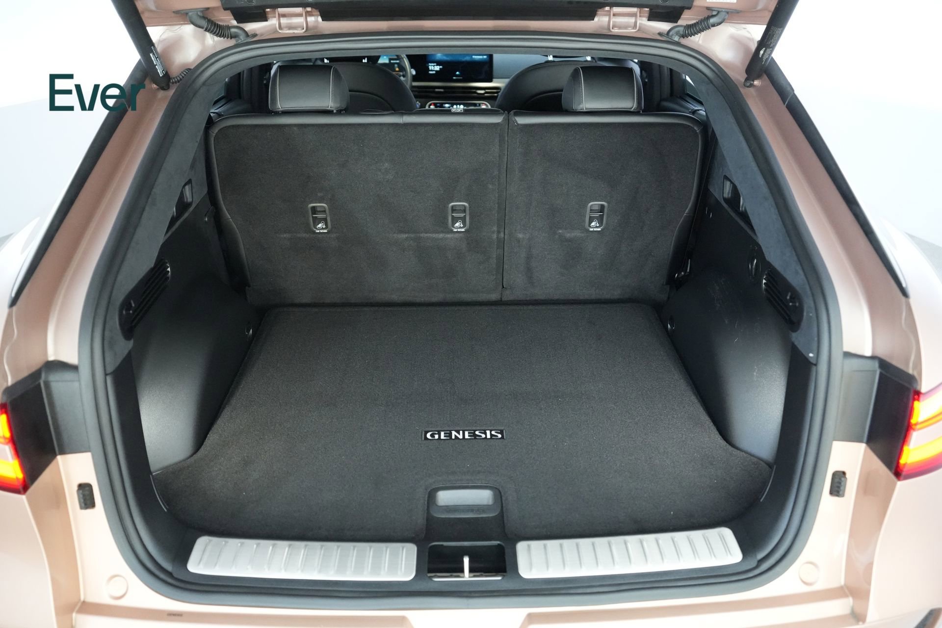 Used 2023 Genesis GV60 Performance image 8